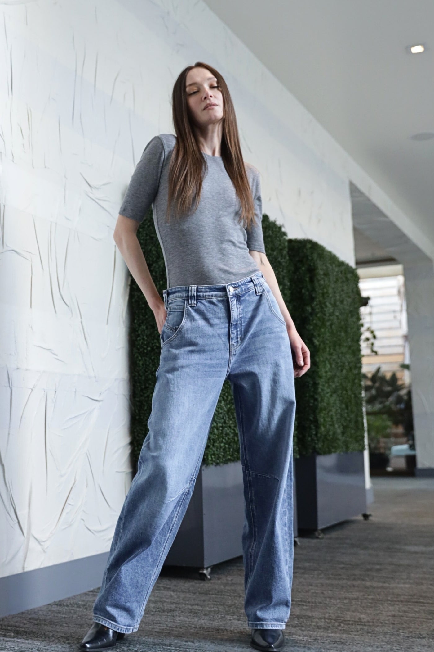 AT2083BRM Adjustable Strap Waistband Barrel Jeans