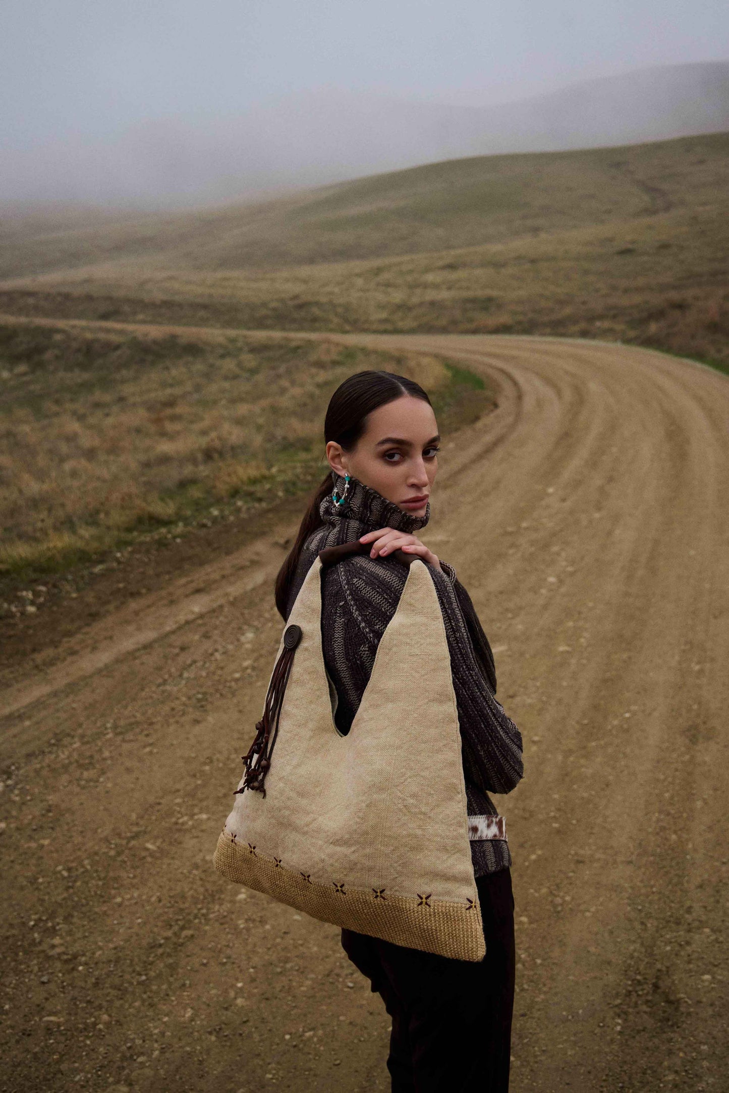 Sandmoor Soft Shoulder Bag in Sandy Espresso